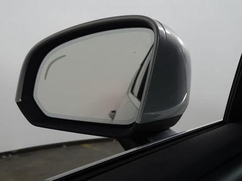 Used 2025 Volvo XC40 B5 Core image 37