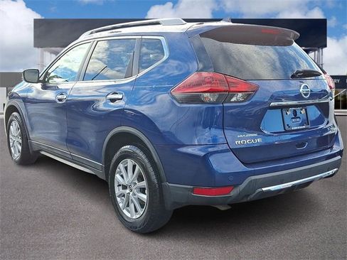 Used 2020 Nissan Rogue SV image 4