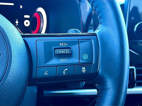 Used 2023 Nissan Pathfinder Platinum image 29