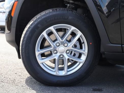 New 2026 Jeep Grand Cherokee Laredo AWD/4WD image 2