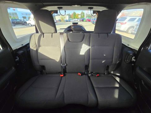 Used 2023 Jeep Wrangler Sahara w/ Cold Weather Group image 17