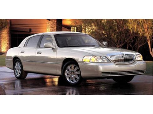 Used 2005 Lincoln Town Car Signature Limited image 1
