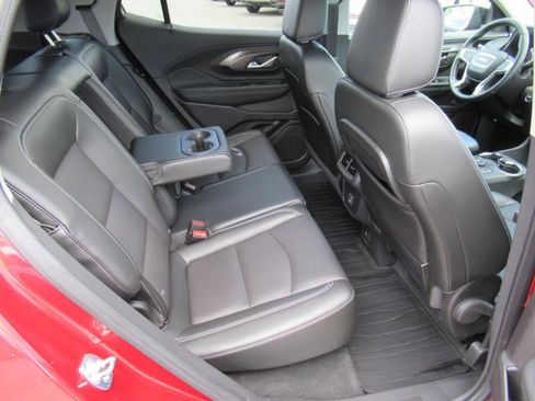 Used 2024 GMC Terrain SLT w/ Infotainment Package II AWD/4WD image 32