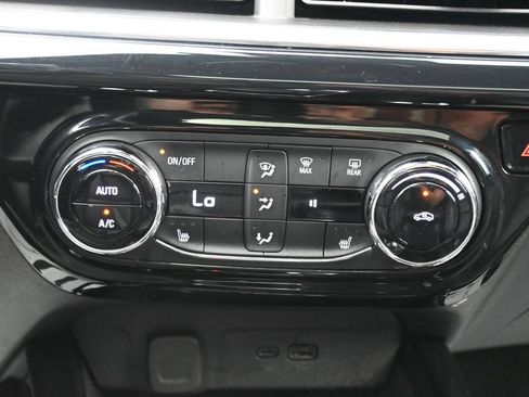 Used 2024 Chevrolet Trax RS w/ Sunroof Package FWD image 20
