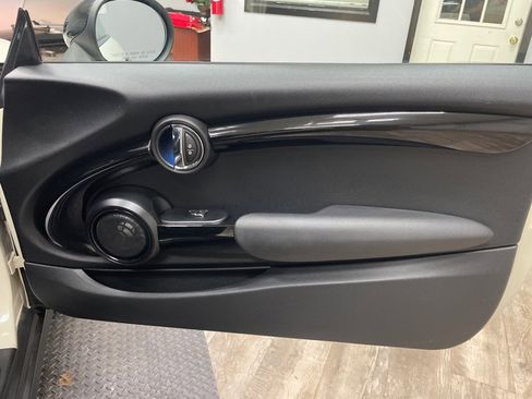 Used 2017 MINI Cooper S w/ Premium Package image 29