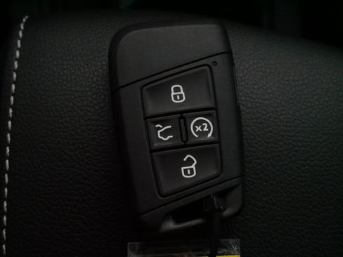 Certified 2024 Volkswagen Tiguan SE R-Line image 32