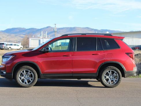 Used 2025 Honda Passport TrailSport image 3