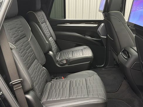 Used 2026 Cadillac Escalade Platinum Sport w/ LPO, ONYX Package image 36