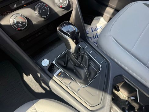 Used 2022 Volkswagen Taos SE image 13