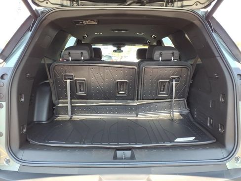 Used 2023 Chevrolet Traverse LT FWD image 9