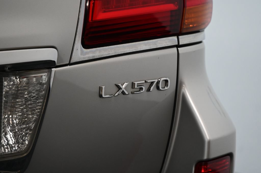 Used 2011 Lexus LX 570 4WD w/ Luxury Pkg image 15