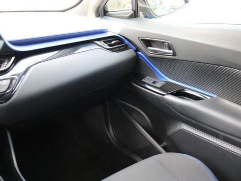 Used 2021 Toyota C-HR XLE FWD image 15