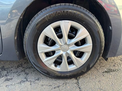 Used 2015 Toyota Corolla LE image 9