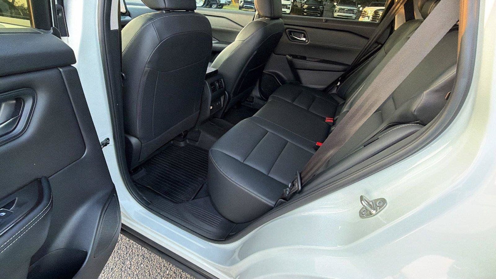 Used 2025 Nissan Rogue SL w/ SL Premium Package FWD image 24