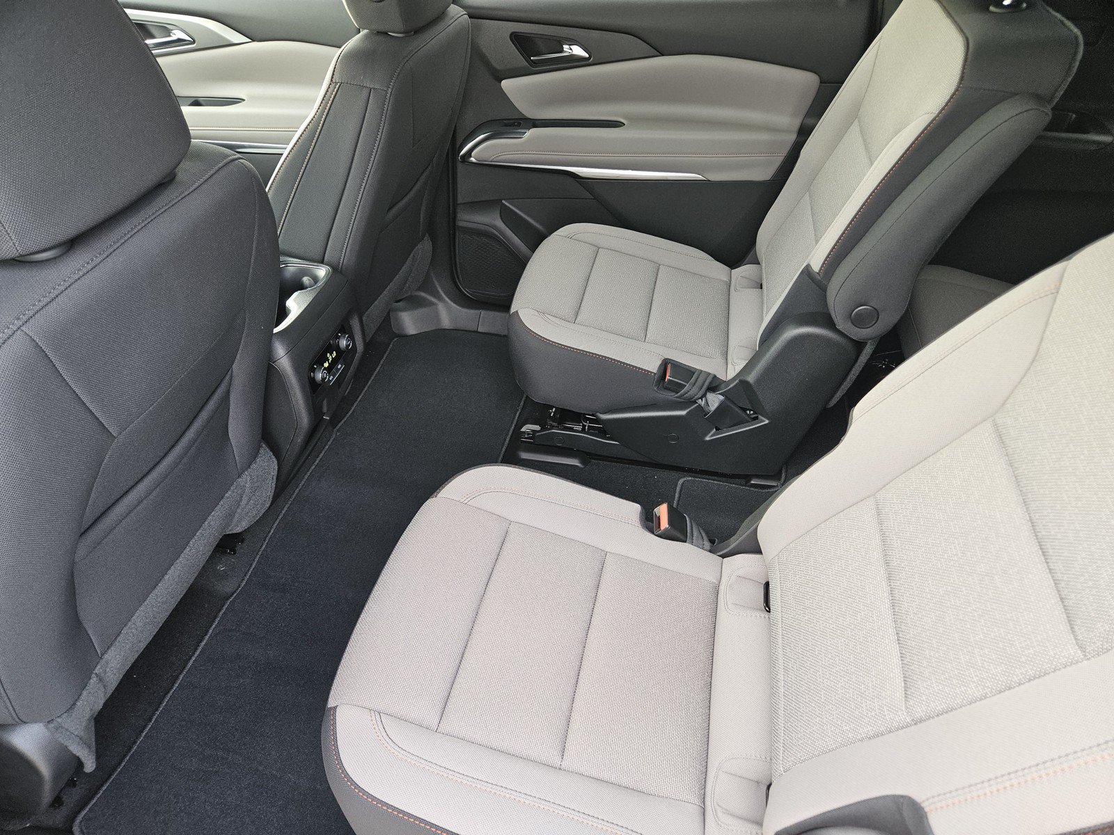 New 2027 Chevrolet Traverse LT w/ Driver Confidence Package FWD image 19