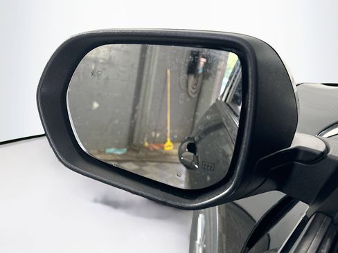Used 2024 Chevrolet Traverse LT FWD image 16