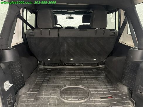 Used 2018 Jeep Wrangler Unlimited Sahara AWD/4WD image 15