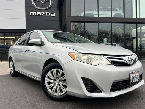 Used 2013 Toyota Camry LE image 2