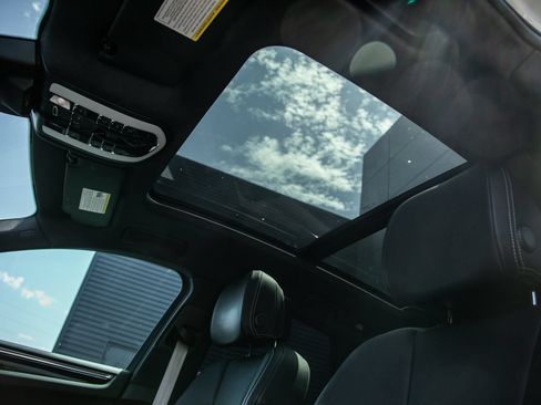 Certified 2023 Porsche Macan S AWD/4WD image 15