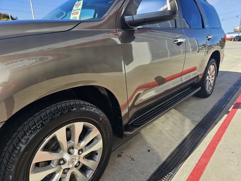 Used 2010 Toyota Sequoia Limited image 11