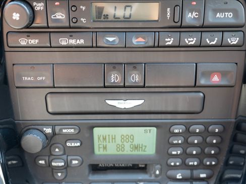 Used 2002 Aston Martin Vanquish image 22