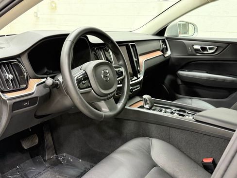 Used 2025 Volvo V60 B5 Cross Country Plus image 27