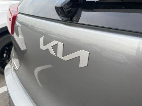 Used 2022 Kia Niro EX Premium image 6