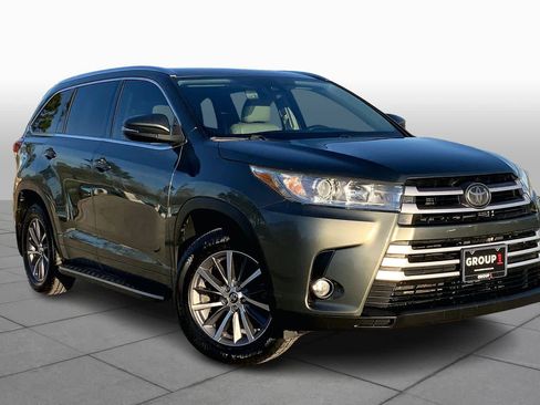 Used 2018 Toyota Highlander XLE image 2