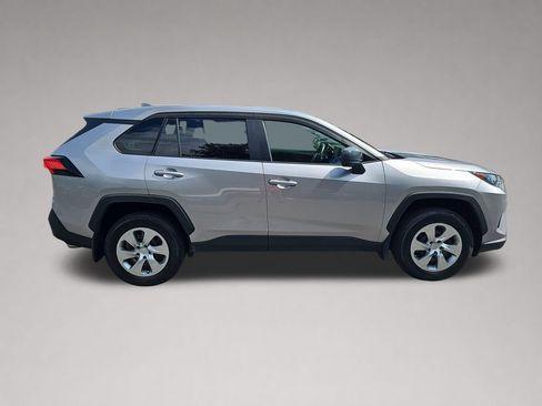 Used 2022 Toyota RAV4 LE AWD/4WD image 3