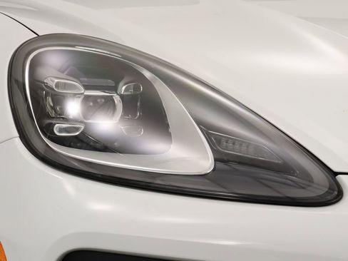 Used 2020 Porsche Cayenne AWD/4WD image 10