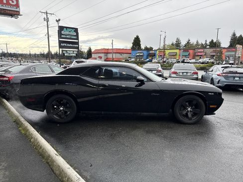 Used 2013 Dodge Challenger SXT w/ Sound Group image 9