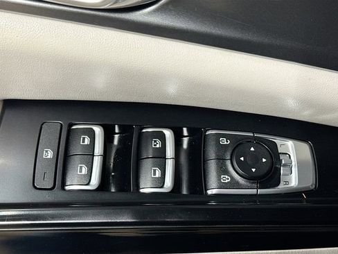 Used 2024 Kia Carnival LX image 17