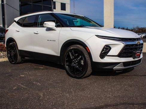 Used 2023 Chevrolet Blazer LT image 3