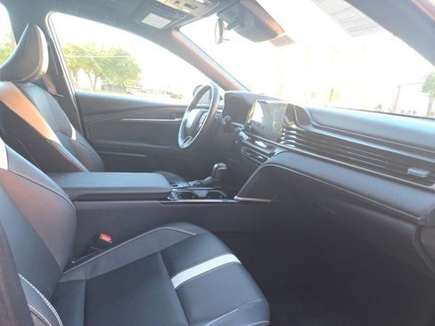 Used 2025 Toyota Camry SE image 14