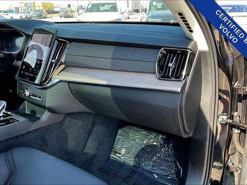 Certified 2025 Volvo XC90 B6 Plus image 21