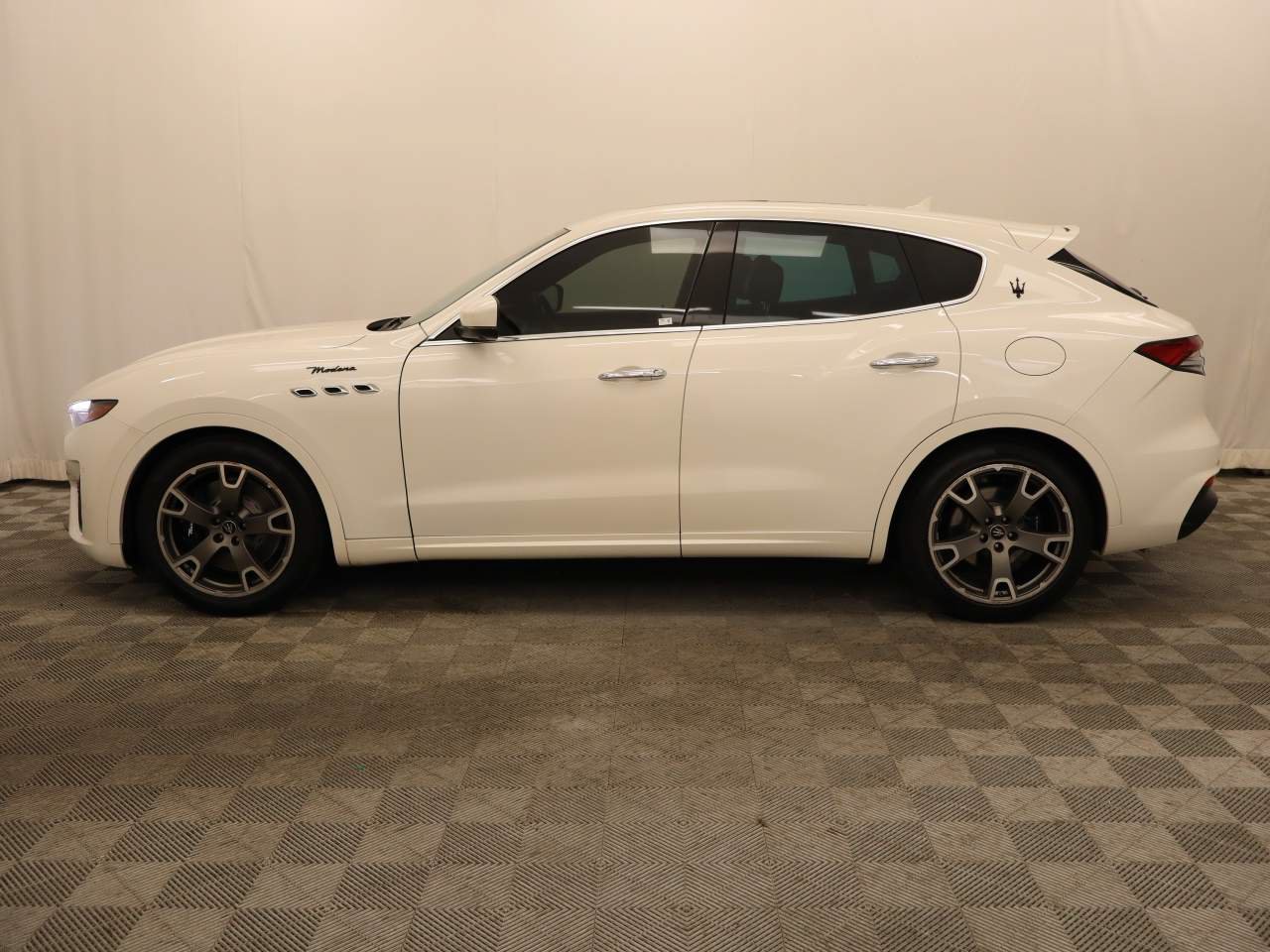 Used 2023 Maserati Levante Modena AWD/4WD image 2