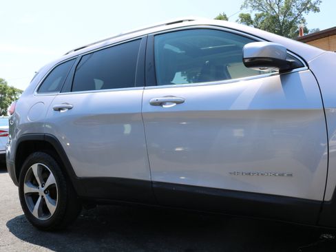 Used 2020 Jeep Cherokee Limited image 12