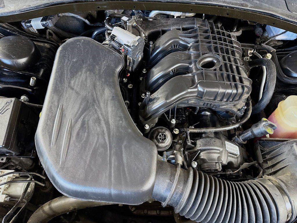 Used 2023 Chrysler 300 Touring w/ Safetytec Plus Group RWD image 38