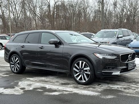 Certified 2023 Volvo V90 B6 Cross Country Plus w/ Climate Package image 2