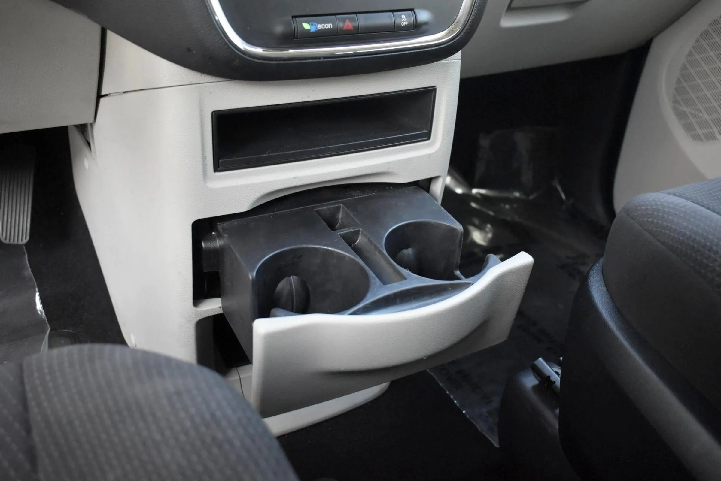 Used 2013 Dodge Grand Caravan American Value Package FWD image 30