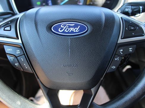 Used 2020 Ford Fusion SE FWD image 18