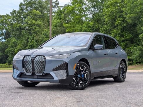 Used 2023 BMW iX xDrive50 w/ Premium Package AWD/4WD image 4