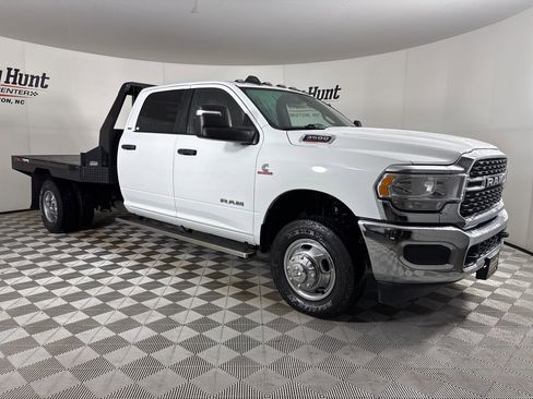 Used 2024 RAM 3500 SLT image 3
