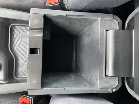 Used 2025 Ford Explorer Active RWD image 21