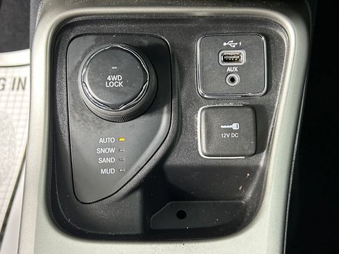 Used 2021 Jeep Compass Latitude w/ Convenience Group AWD/4WD image 18