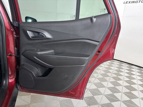 Used 2025 Chevrolet Trax LS FWD image 23
