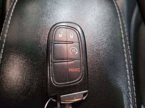 Used 2019 Jeep Cherokee Latitude Plus w/ Cold Weather Group FWD image 32