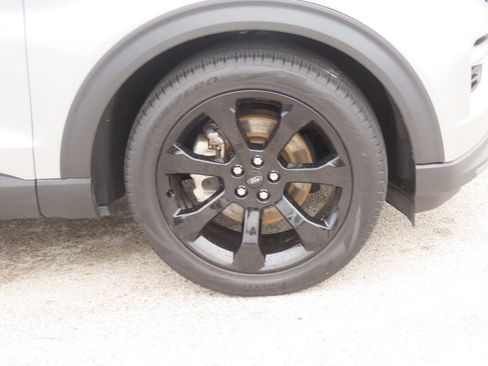 Used 2023 Ford Explorer ST-Line w/ Class IV Trailer Tow Package RWD image 9