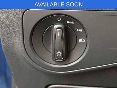 Used 2018 Volkswagen Tiguan S image 14