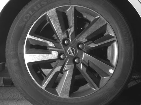 Used 2025 Nissan Versa SV w/ Trunk Package image 15